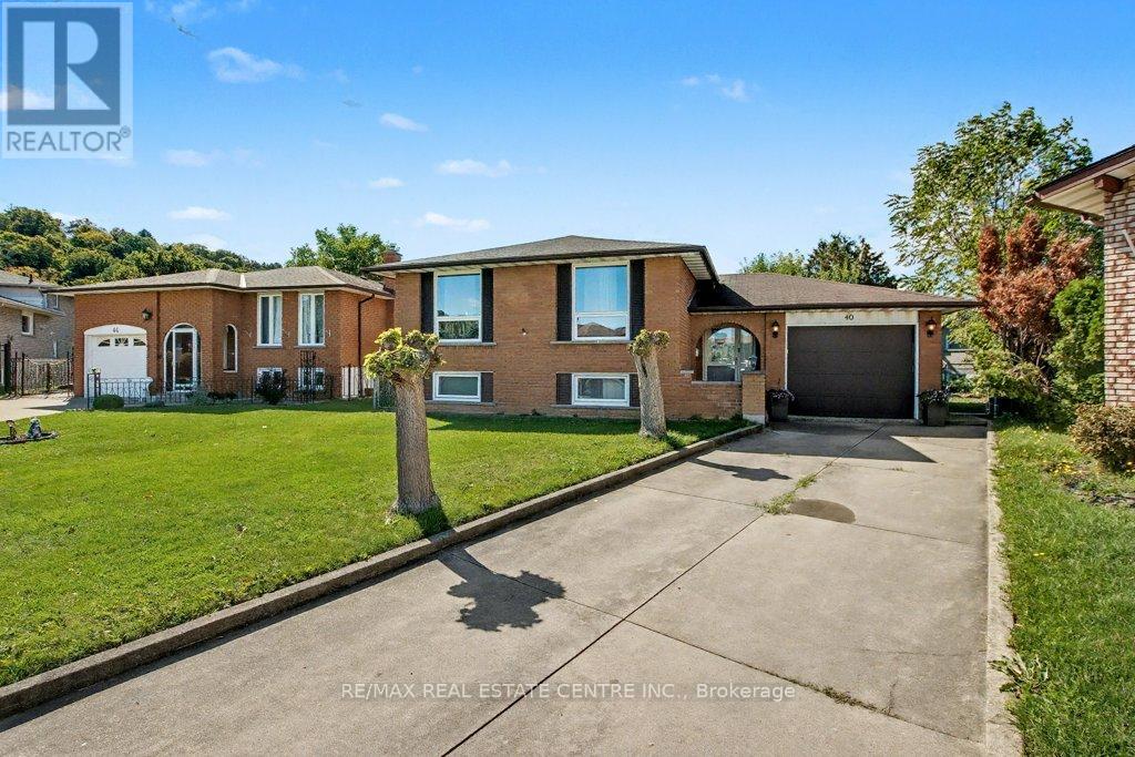 40 Tara Court, Hamilton (Gershome), Ontario  L8K 6E6 - Photo 1 - X12447698