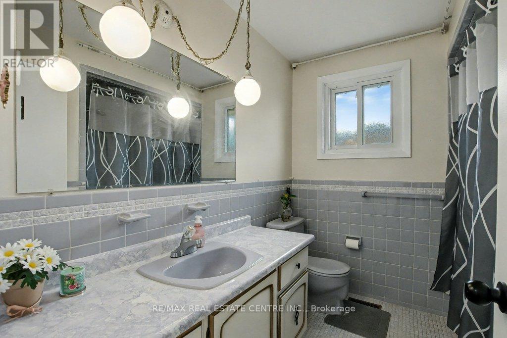 40 Tara Court, Hamilton (Gershome), Ontario  L8K 6E6 - Photo 16 - X12447698