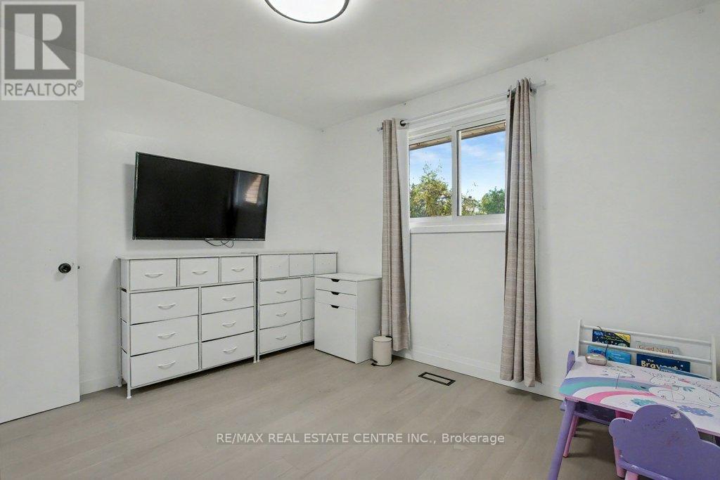 40 Tara Court, Hamilton (Gershome), Ontario  L8K 6E6 - Photo 20 - X12447698