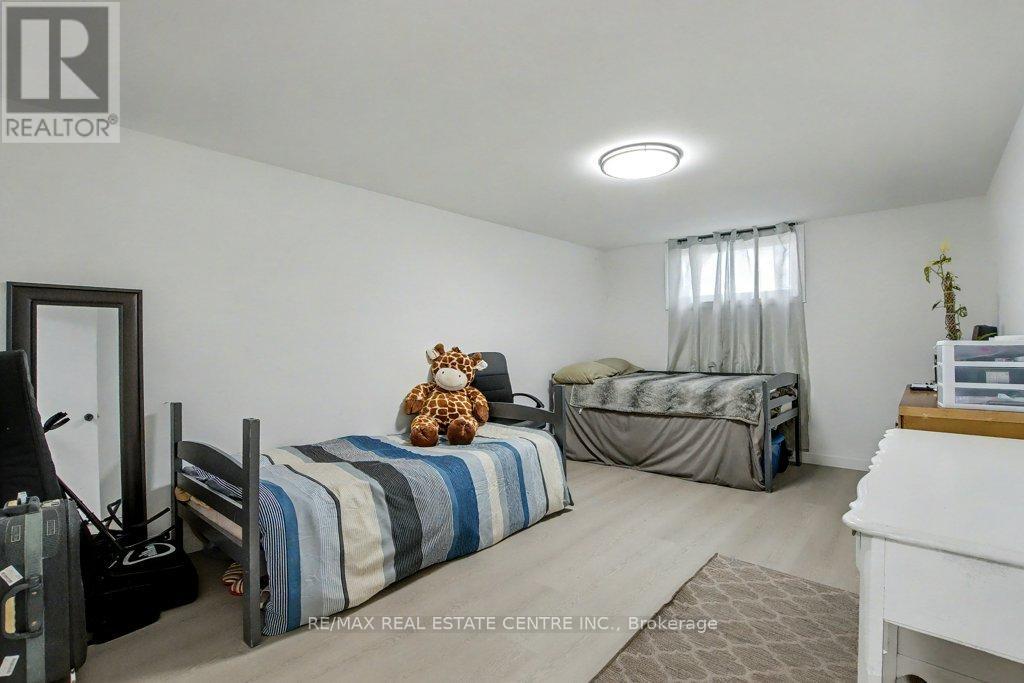 40 Tara Court, Hamilton (Gershome), Ontario  L8K 6E6 - Photo 23 - X12447698