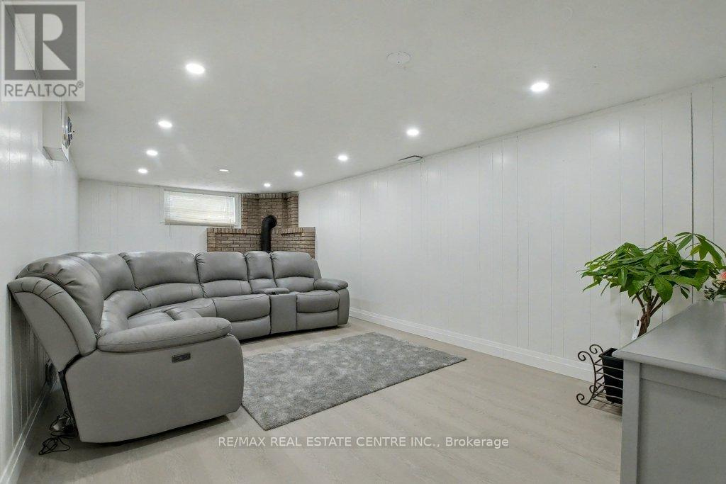 40 Tara Court, Hamilton (Gershome), Ontario  L8K 6E6 - Photo 29 - X12447698