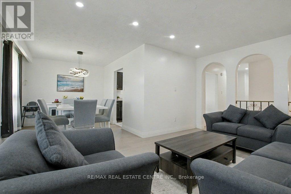40 Tara Court, Hamilton (Gershome), Ontario  L8K 6E6 - Photo 9 - X12447698