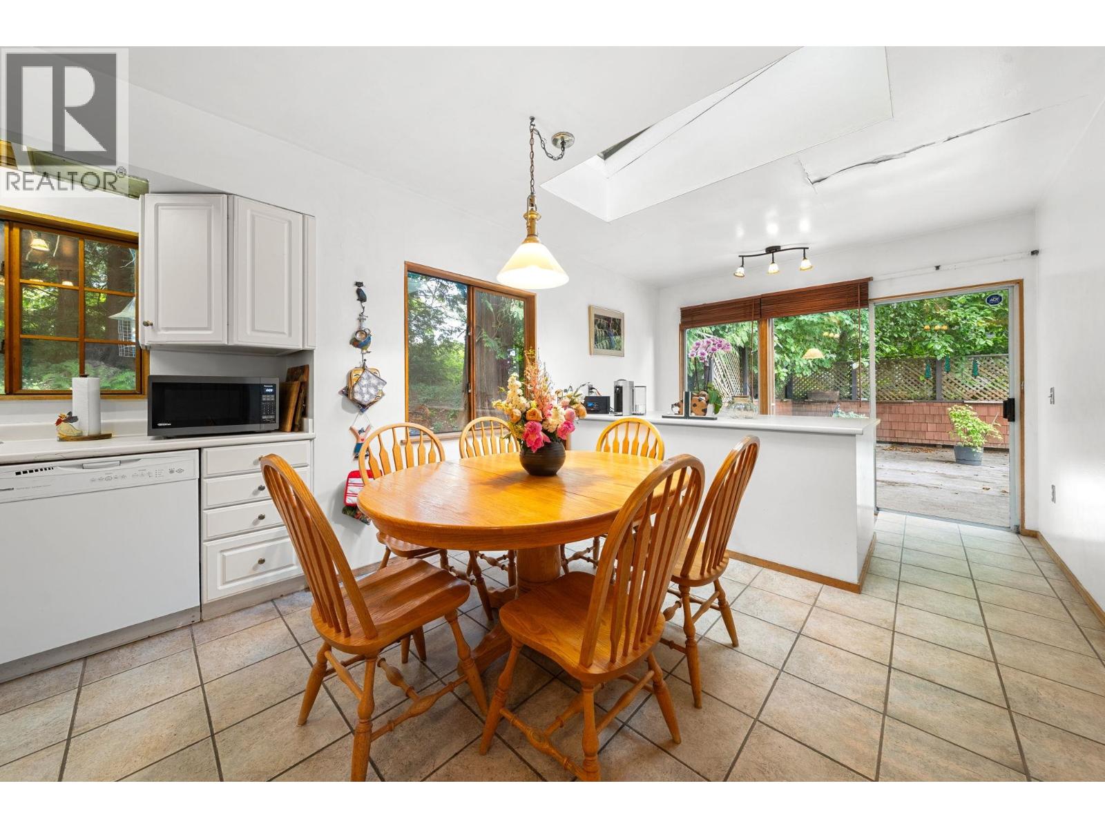 338 E Osborne Road, North Vancouver, British Columbia  V7N 1M3 - Photo 18 - R3055725