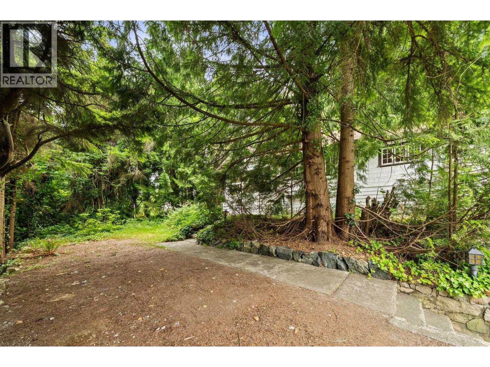 338 E Osborne Road, North Vancouver, British Columbia  V7N 1M3 - Photo 4 - R3055725