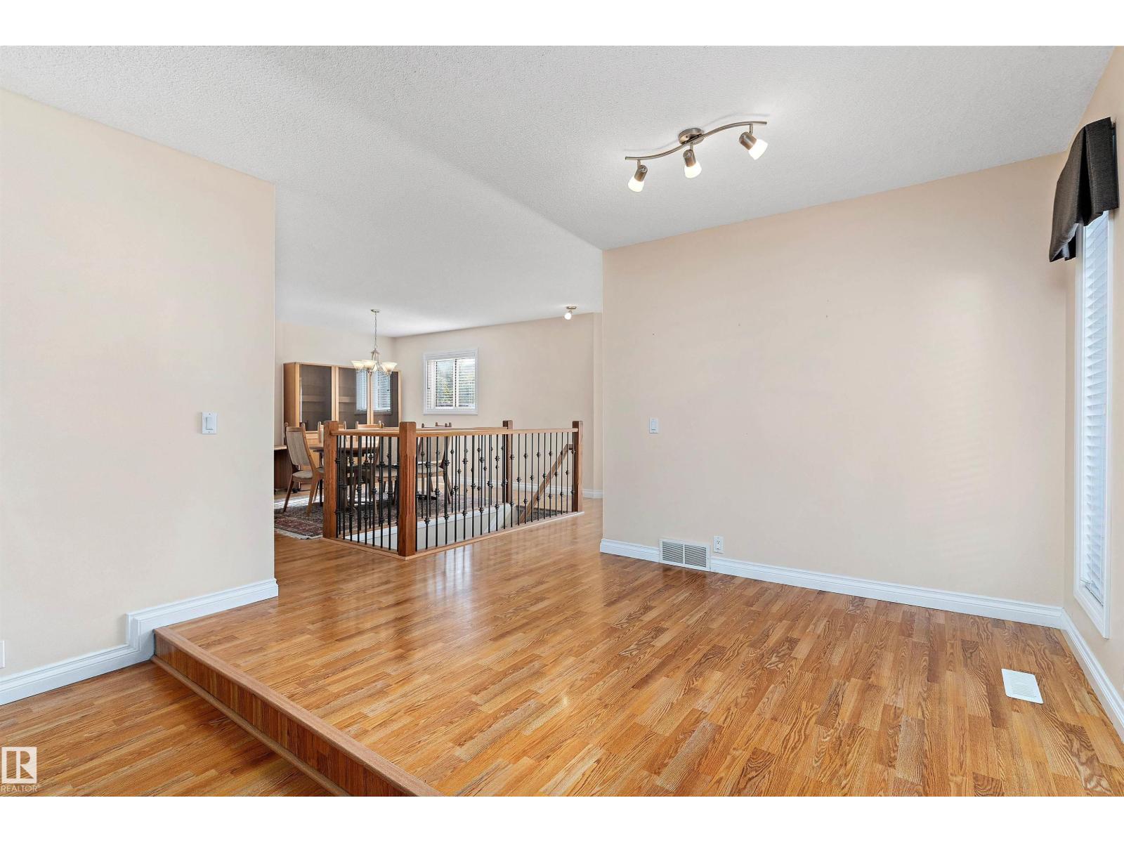 10435 14 Av Nw, Edmonton, Alberta  T6J 5R7 - Photo 13 - E4461036