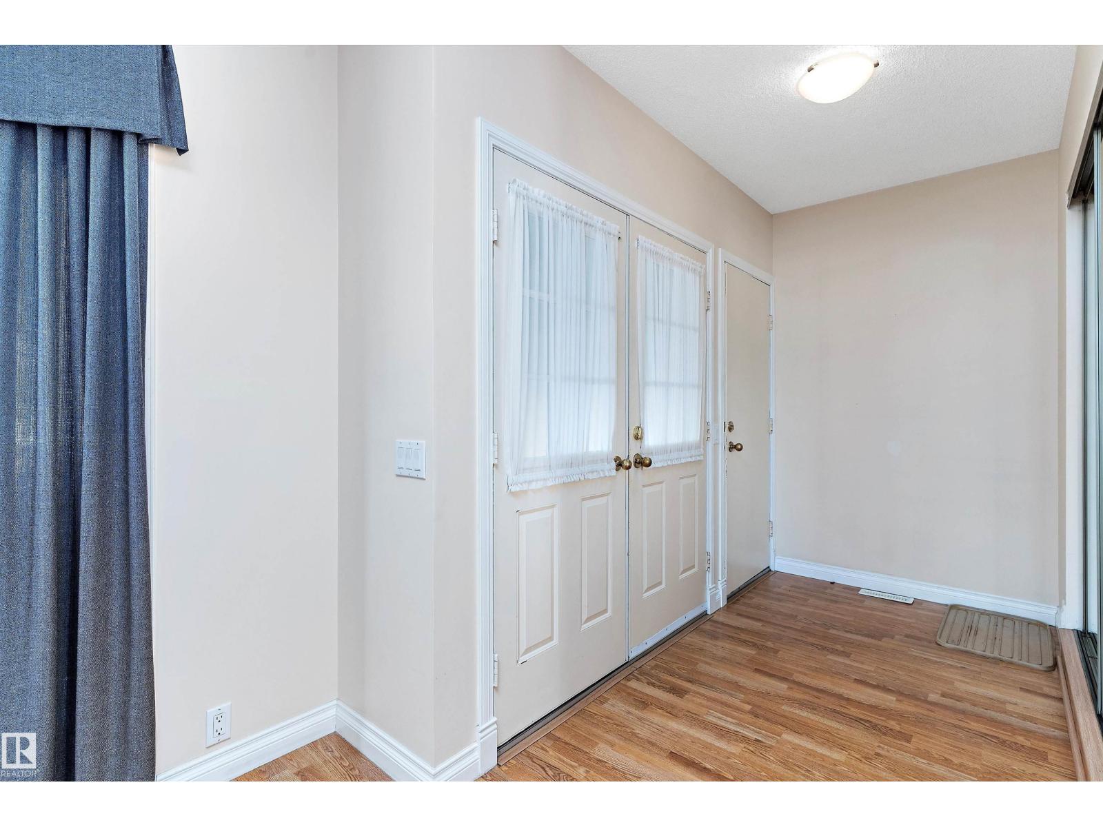 10435 14 Av Nw, Edmonton, Alberta  T6J 5R7 - Photo 6 - E4461036