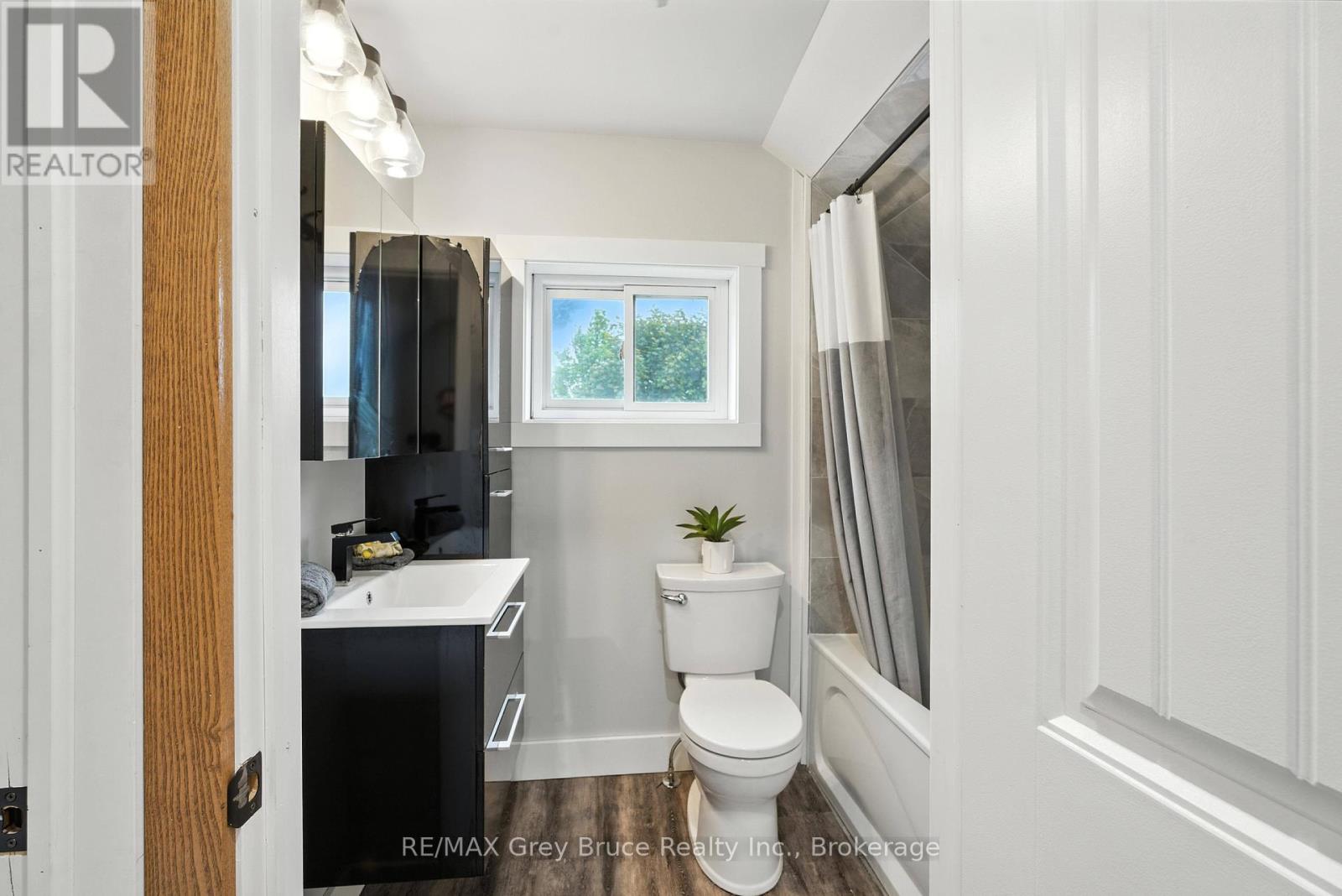 1857 6th Avenue E, Owen Sound, Ontario  N4K 2W1 - Photo 11 - X12447760