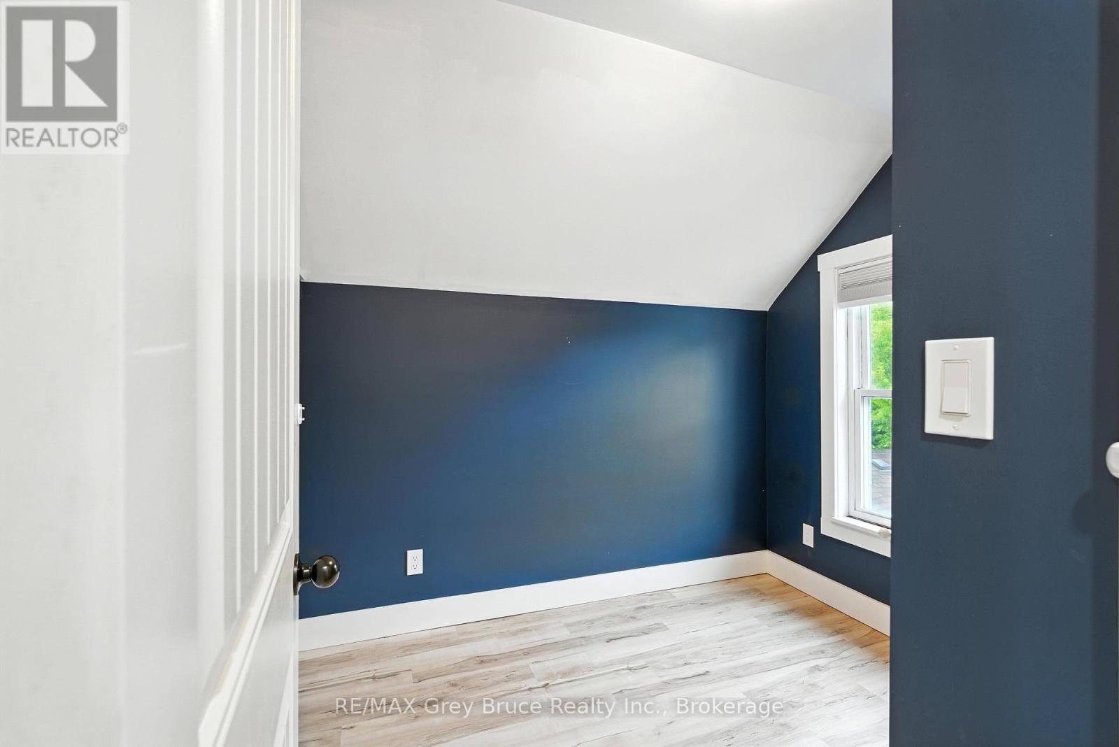 1857 6th Avenue E, Owen Sound, Ontario  N4K 2W1 - Photo 12 - X12447760