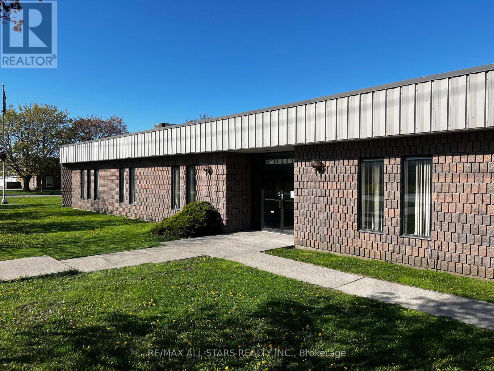 2 - 153 CROWN COURT, Whitby, Ontario