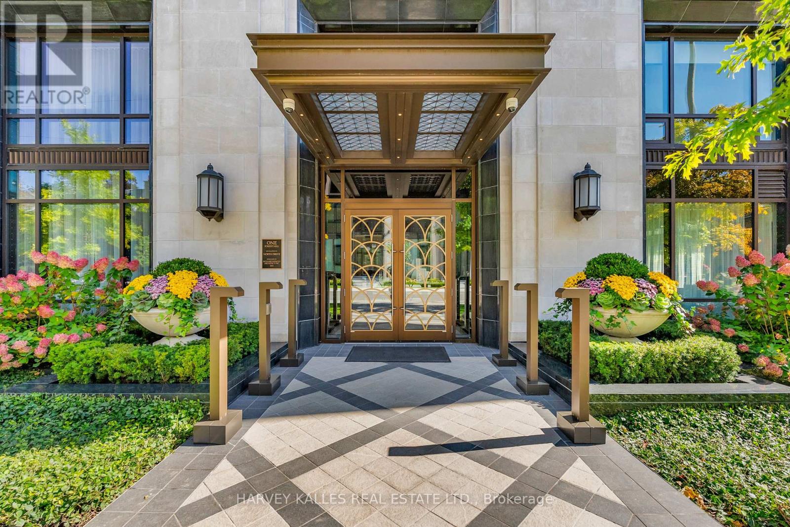 305 - 1 Forest Hill Road, Toronto, Ontario  M4V 1R1 - Photo 2 - C12446432