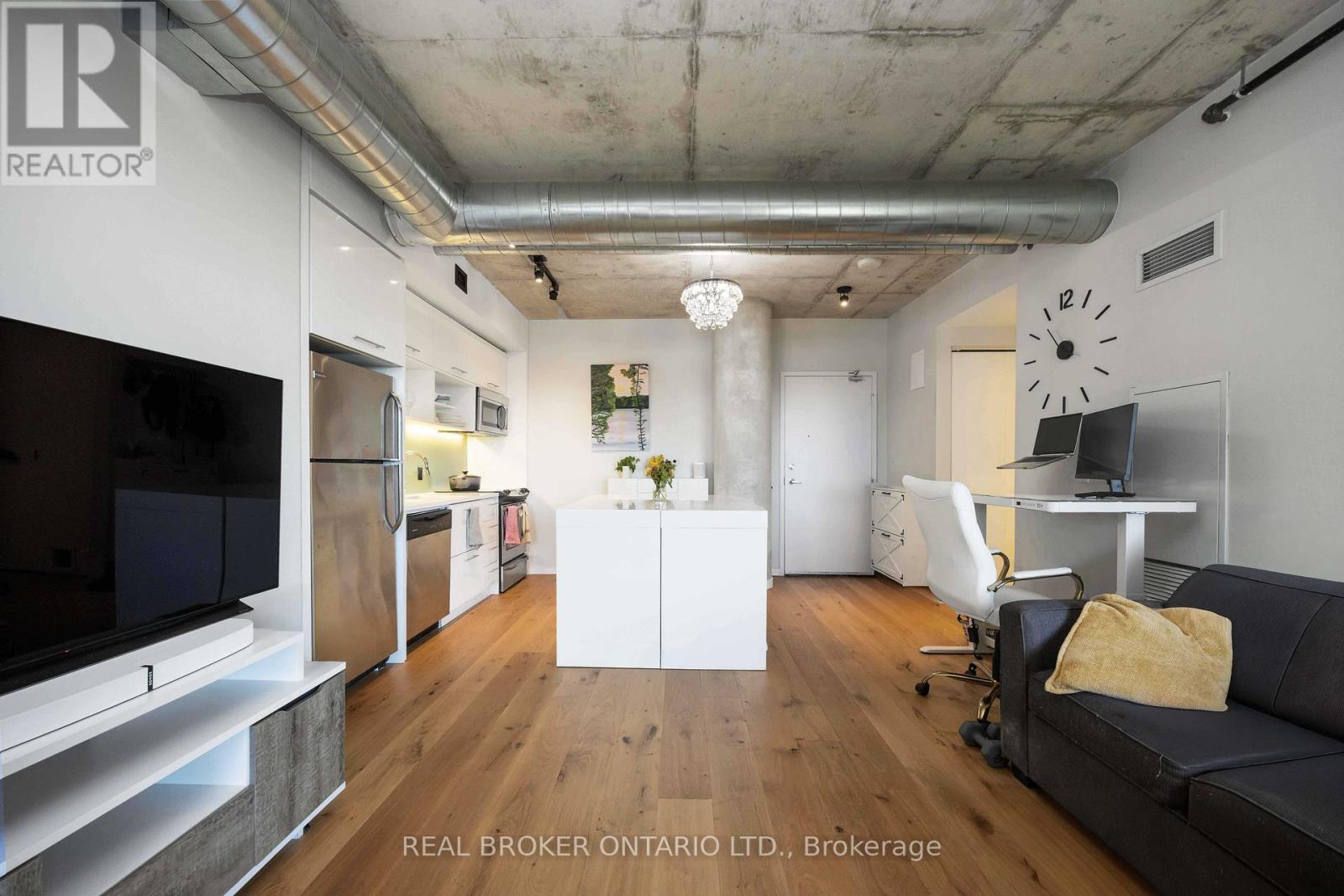 305 - 51 TROLLEY CRESCENT, Toronto, Ontario
