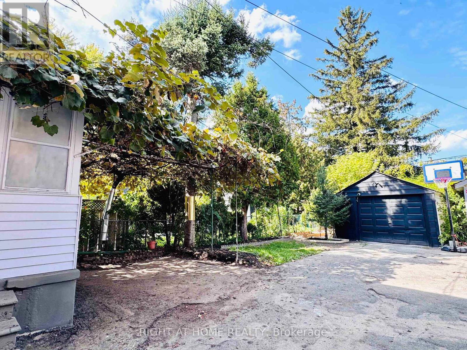 28 Pendeen Avenue, Toronto, Ontario  M6N 2P3 - Photo 25 - W12446824