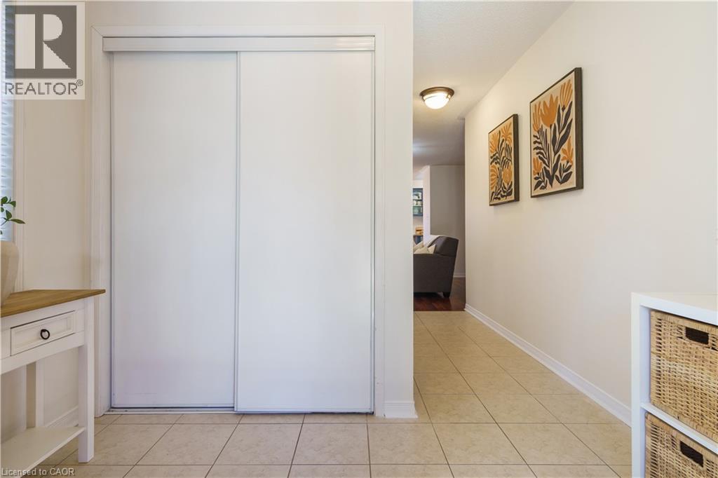 14 Fox Run, Waterdown, Ontario  L0R 2H8 - Photo 3 - 40775463
