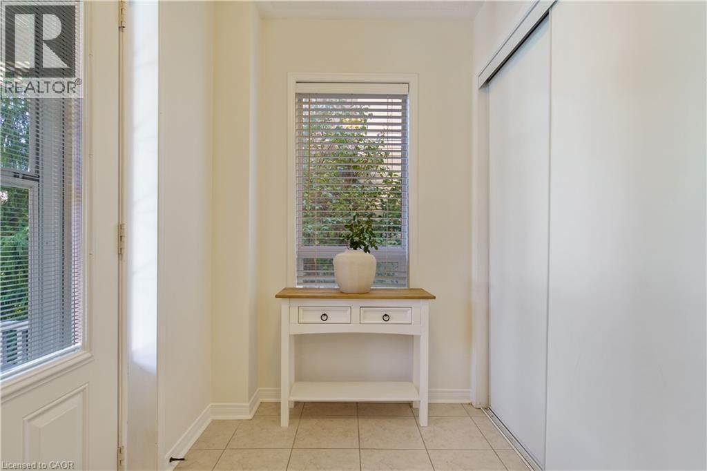 14 Fox Run, Waterdown, Ontario  L0R 2H8 - Photo 2 - 40775463