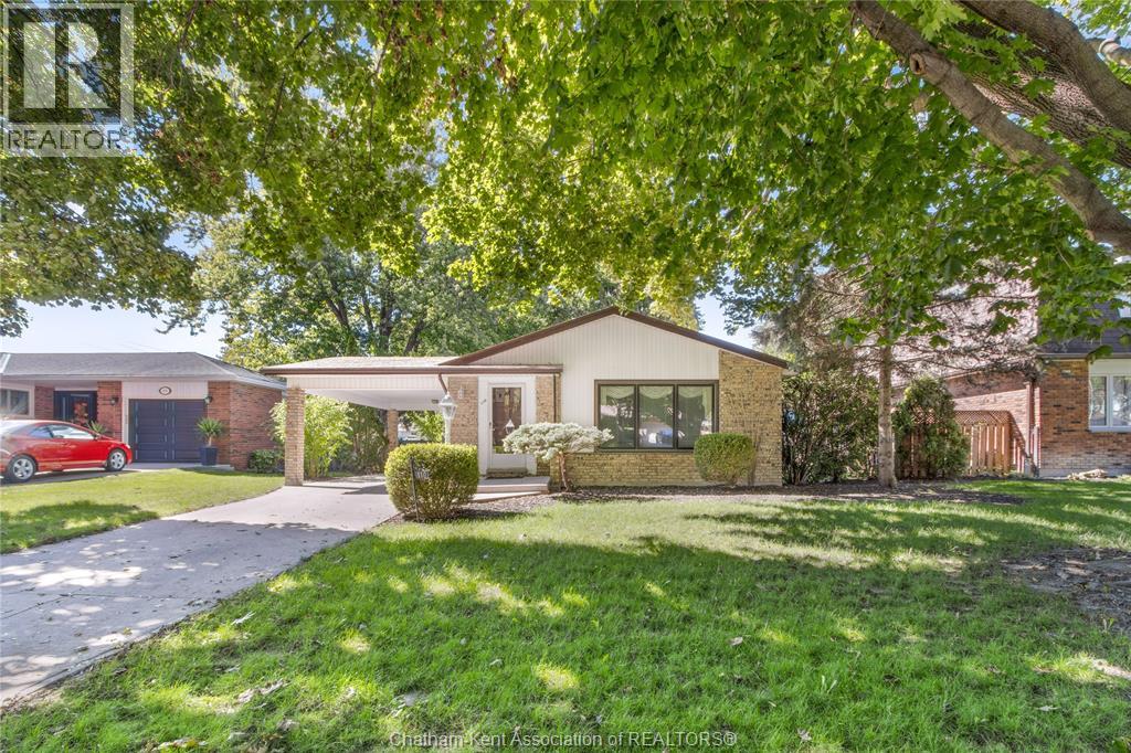 MLS# 25025314: 110 CRYSTAL DRIVE, Chatham, Canada