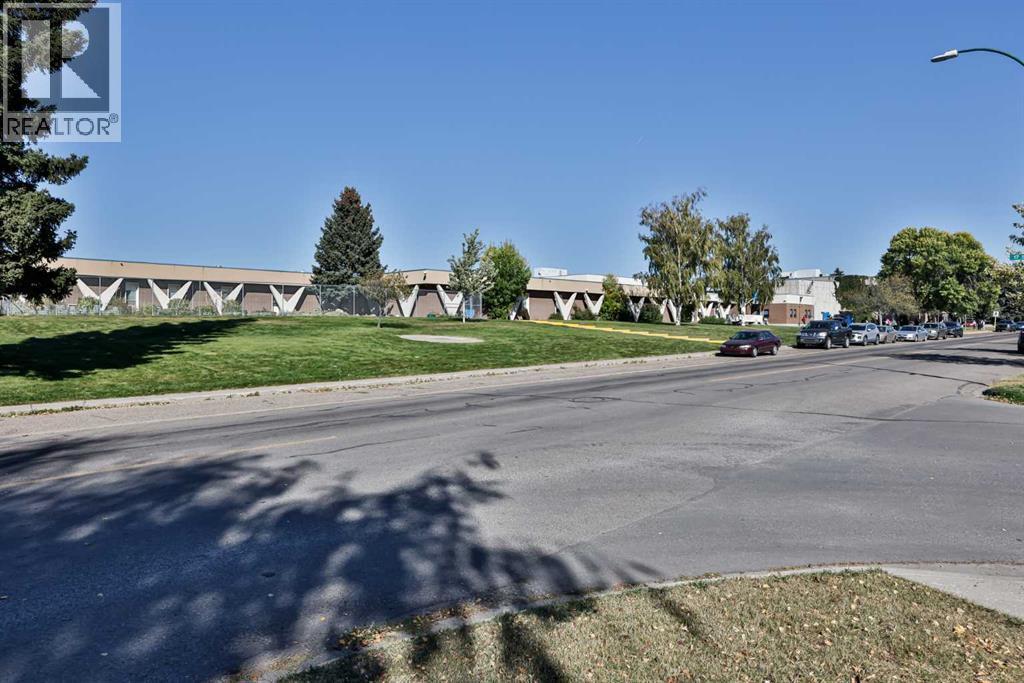 1616 15 Avenue N, Lethbridge, Alberta  T1H 1W5 - Photo 2 - A2260403