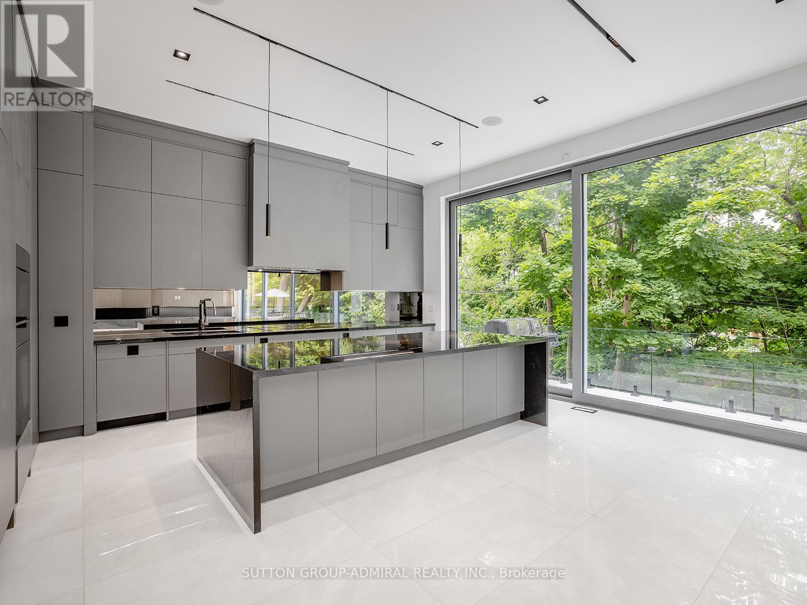 157 Old Forest Hill Road, Toronto, Ontario  M5N 2N7 - Photo 13 - C12447635