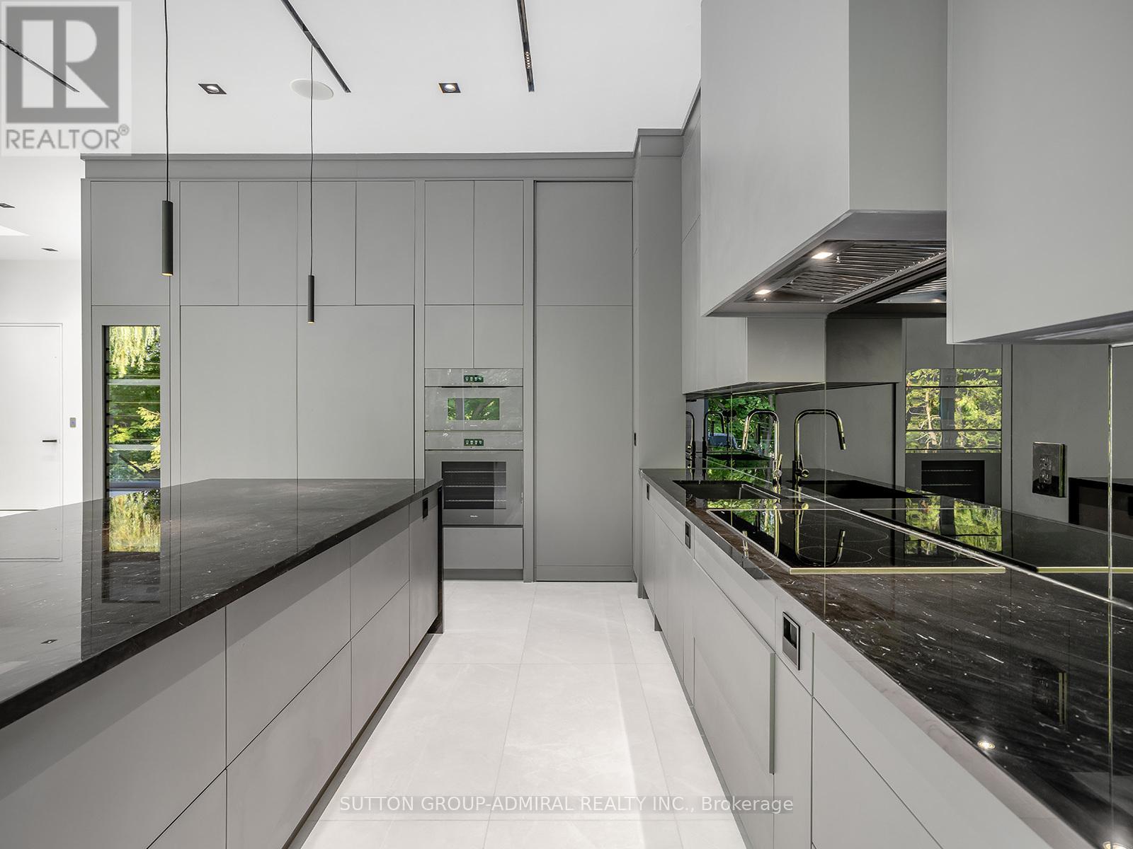 157 Old Forest Hill Road, Toronto, Ontario  M5N 2N7 - Photo 16 - C12447635