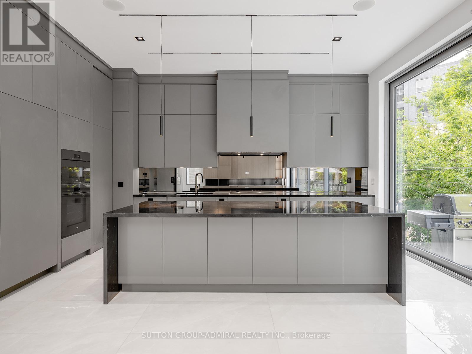 157 Old Forest Hill Road, Toronto, Ontario  M5N 2N7 - Photo 14 - C12447635
