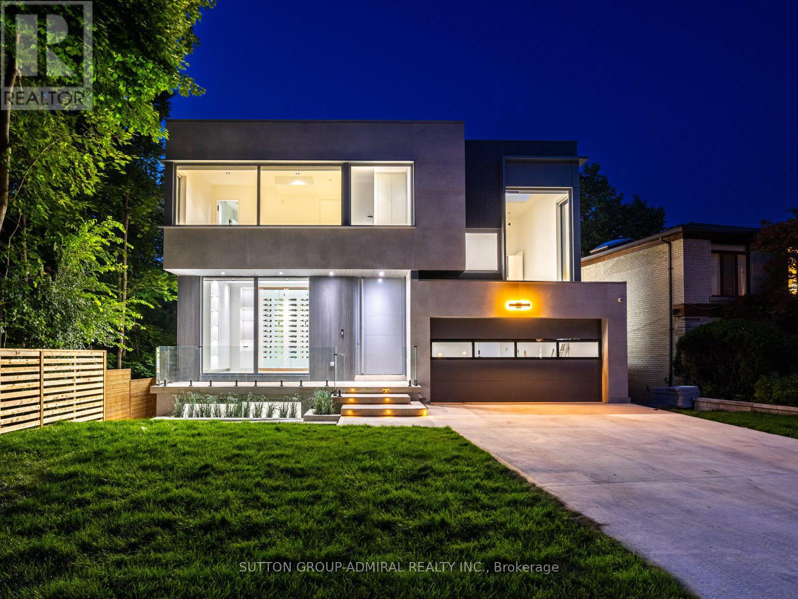 157 Old Forest Hill Road, Toronto, Ontario  M5N 2N7 - Photo 2 - C12447635