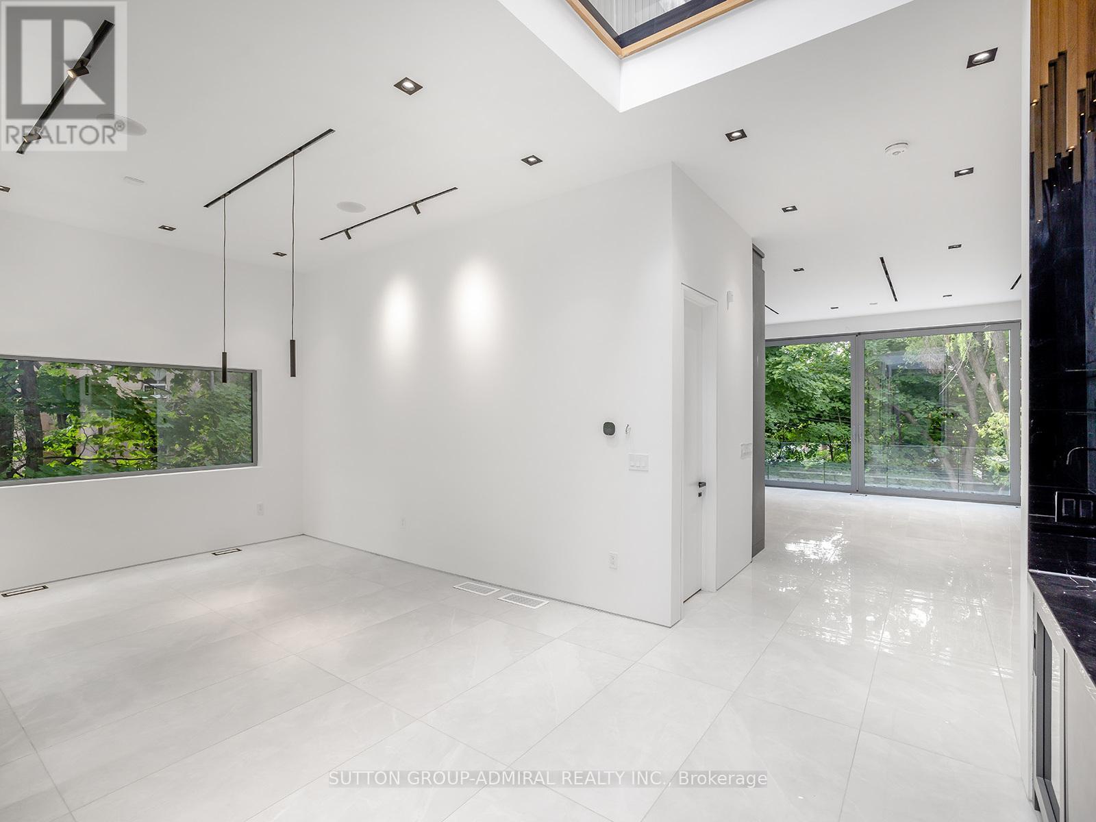 157 Old Forest Hill Road, Toronto, Ontario  M5N 2N7 - Photo 4 - C12447635