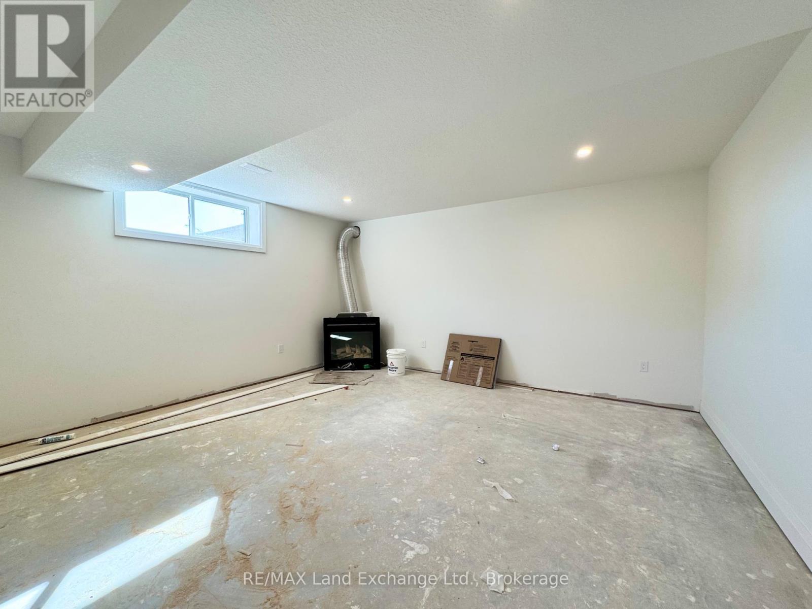 379 Ridge Street, Saugeen Shores, Ontario  N0H 2C3 - Photo 11 - X12447807