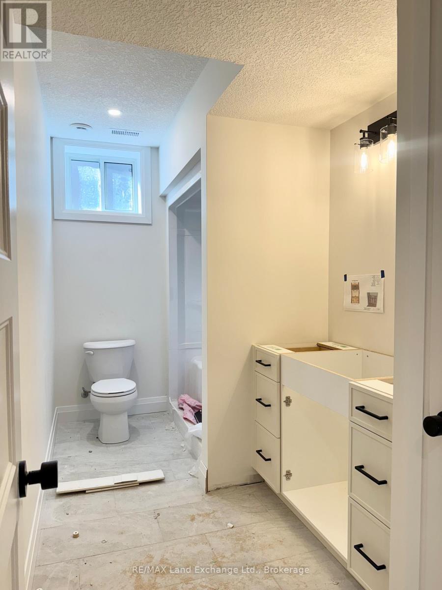379 Ridge Street, Saugeen Shores, Ontario  N0H 2C3 - Photo 12 - X12447807