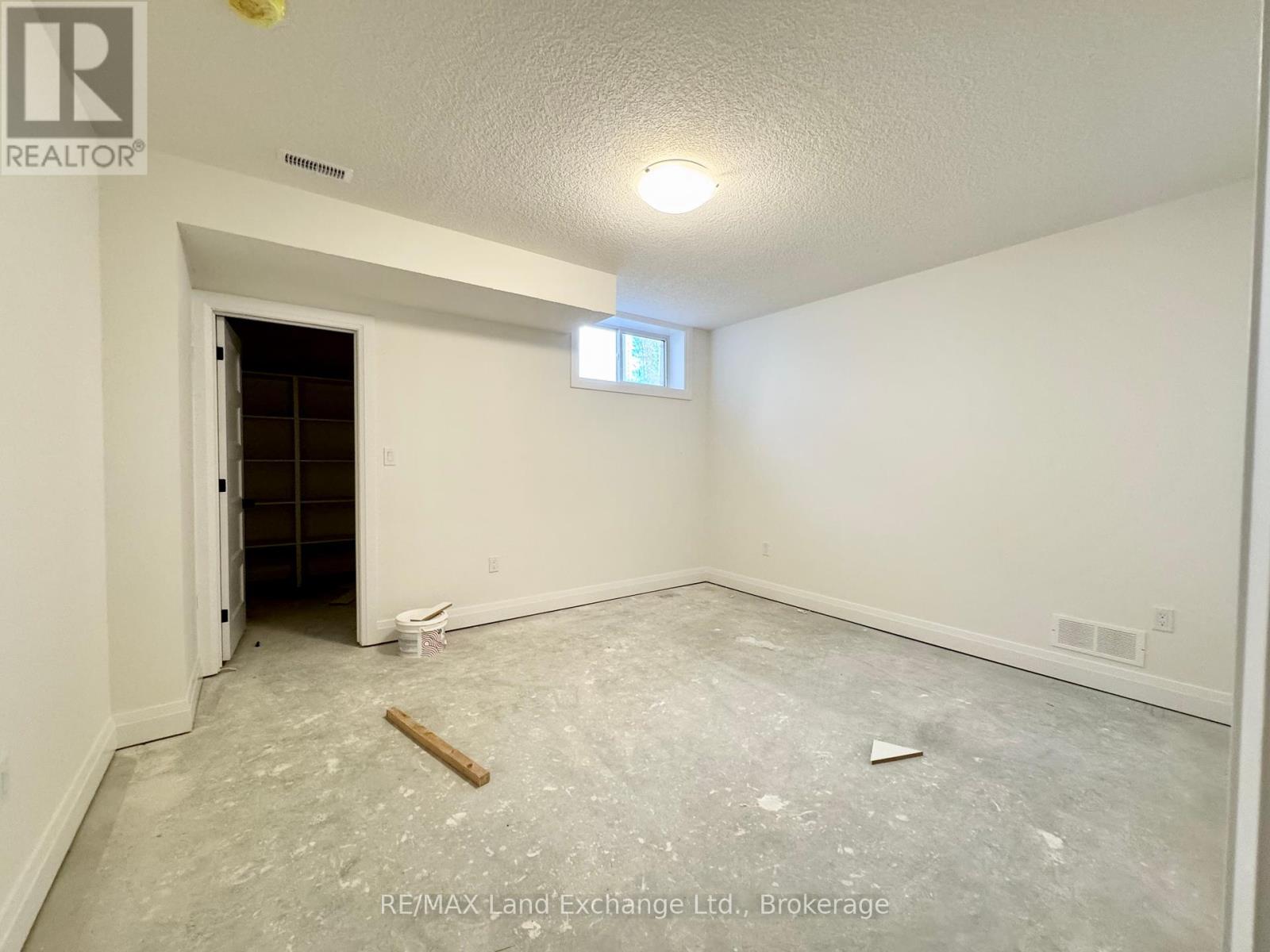 379 Ridge Street, Saugeen Shores, Ontario  N0H 2C3 - Photo 15 - X12447807