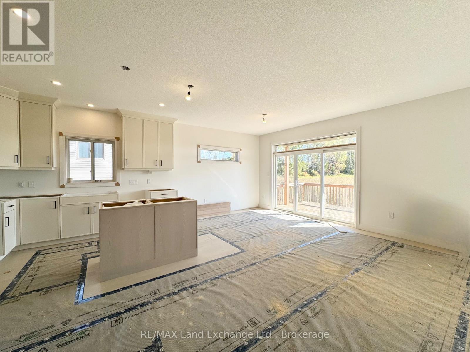 379 Ridge Street, Saugeen Shores, Ontario  N0H 2C3 - Photo 3 - X12447807