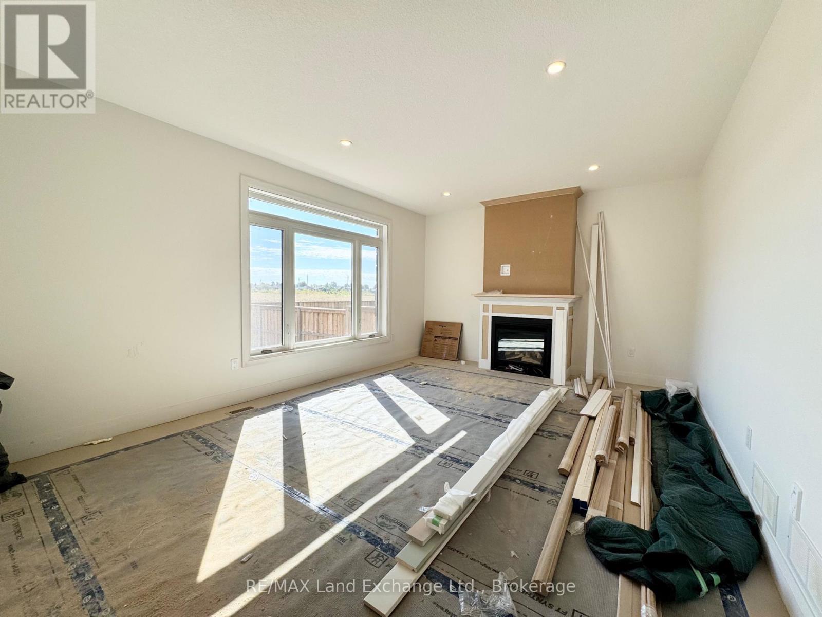379 Ridge Street, Saugeen Shores, Ontario  N0H 2C3 - Photo 4 - X12447807