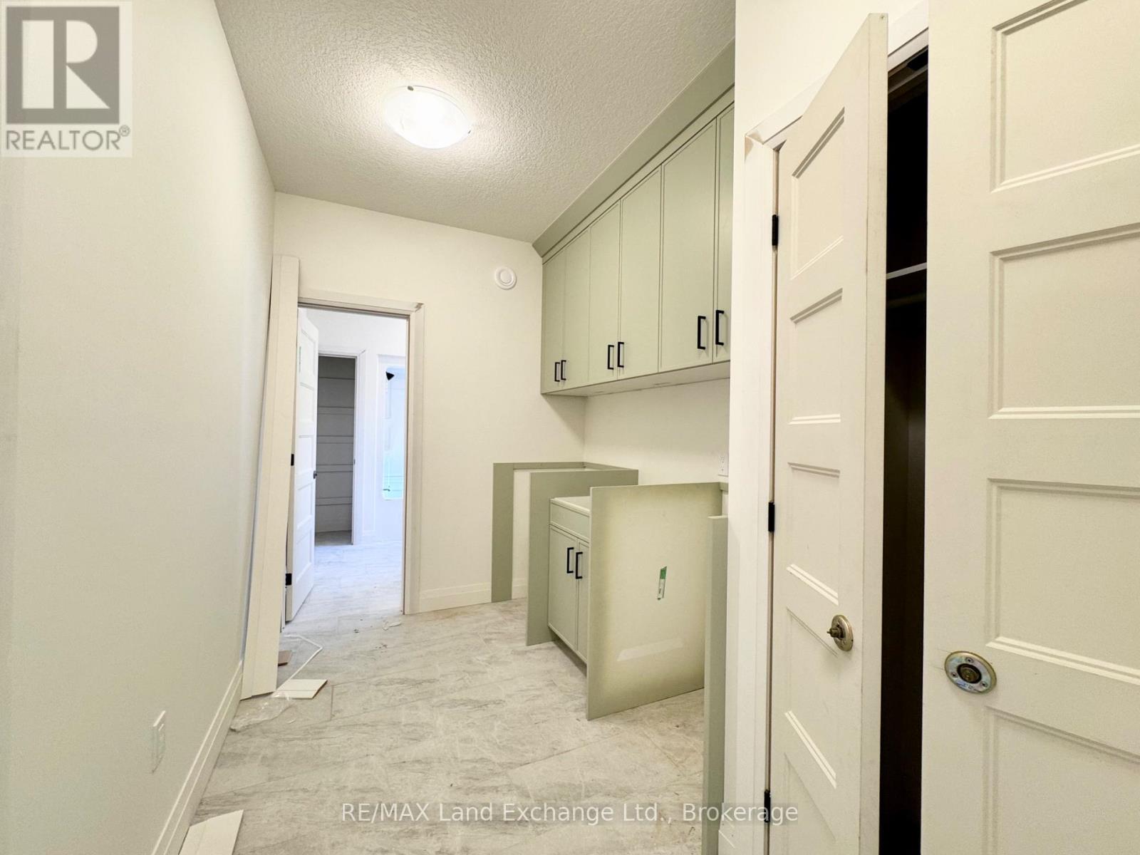 379 Ridge Street, Saugeen Shores, Ontario  N0H 2C3 - Photo 9 - X12447807