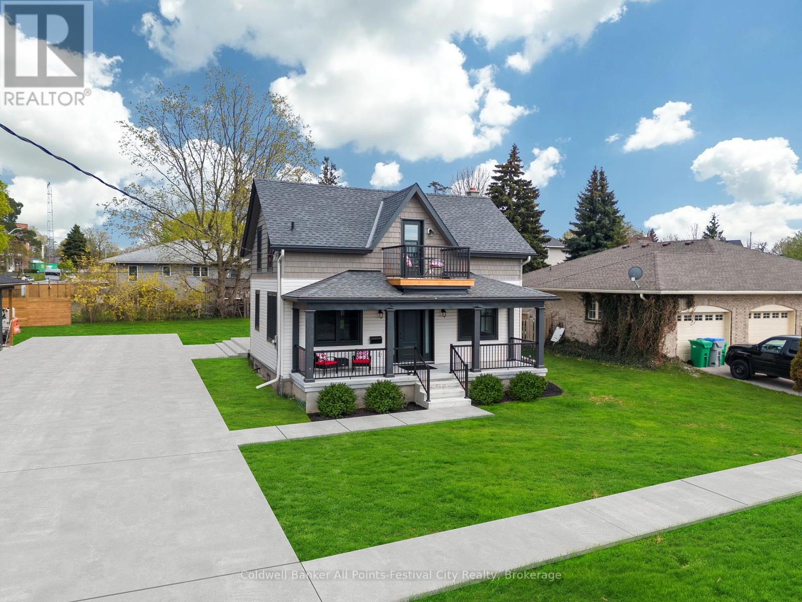 82 Gloucester Terrace, Goderich, Ontario  N7A 1W8 - Photo 3 - X12447857