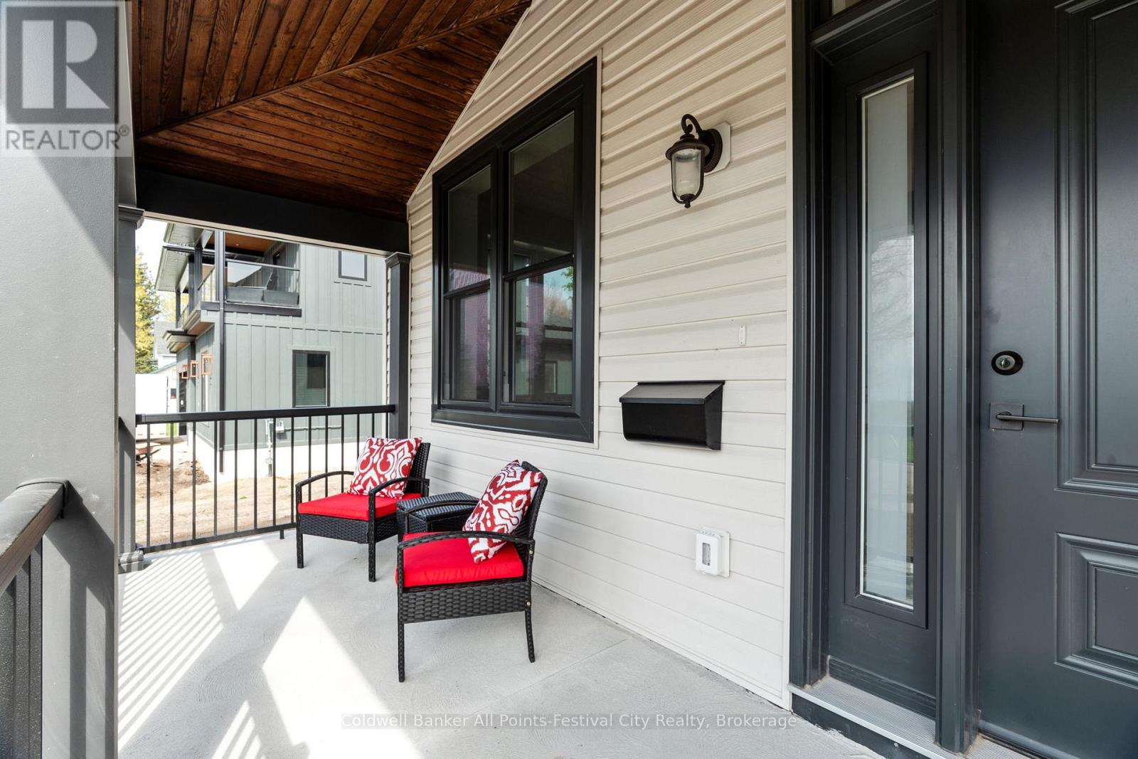 82 Gloucester Terrace, Goderich, Ontario  N7A 1W8 - Photo 4 - X12447857