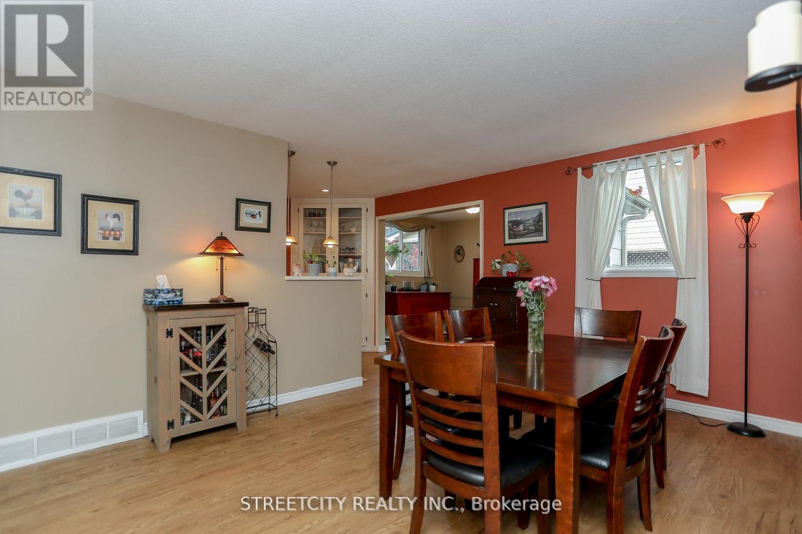 9 Cottonwood Crescent W, London North, Ontario  N6G 2Y7 - Photo 12 - X12447895