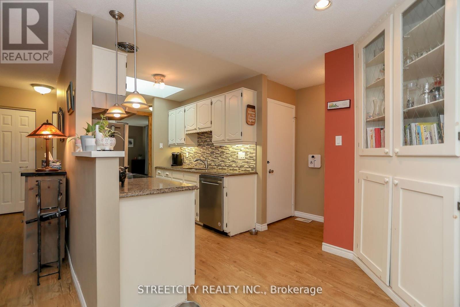 9 Cottonwood Crescent W, London North, Ontario  N6G 2Y7 - Photo 15 - X12447895