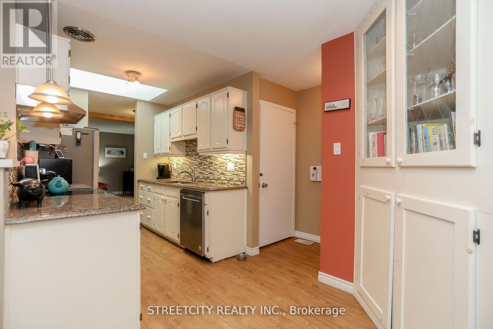 9 Cottonwood Crescent W, London North, Ontario  N6G 2Y7 - Photo 16 - X12447895