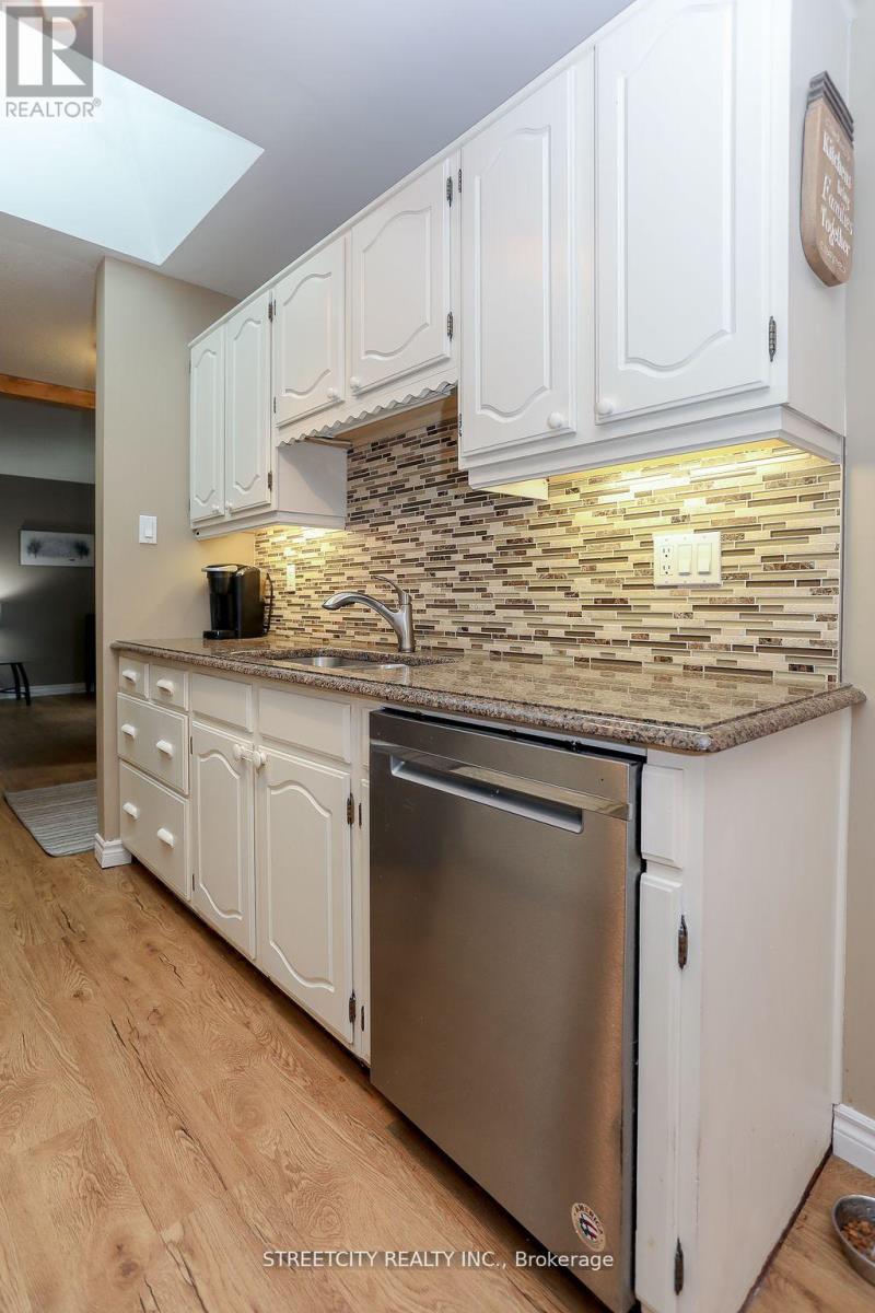9 Cottonwood Crescent W, London North, Ontario  N6G 2Y7 - Photo 20 - X12447895