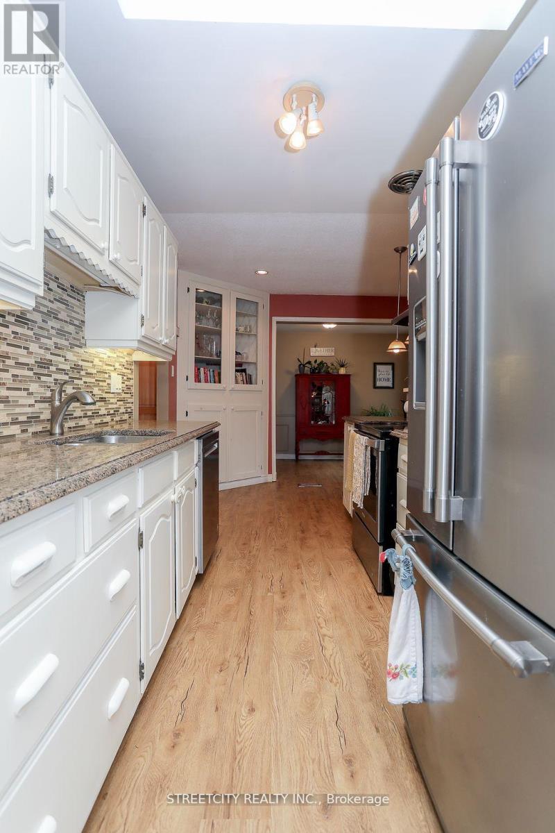 9 Cottonwood Crescent W, London North, Ontario  N6G 2Y7 - Photo 22 - X12447895