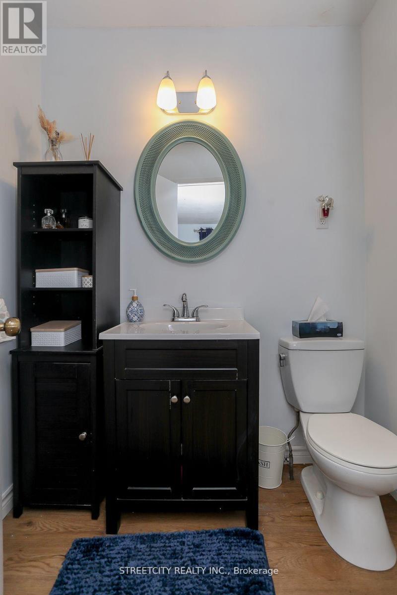 9 Cottonwood Crescent W, London North, Ontario  N6G 2Y7 - Photo 30 - X12447895