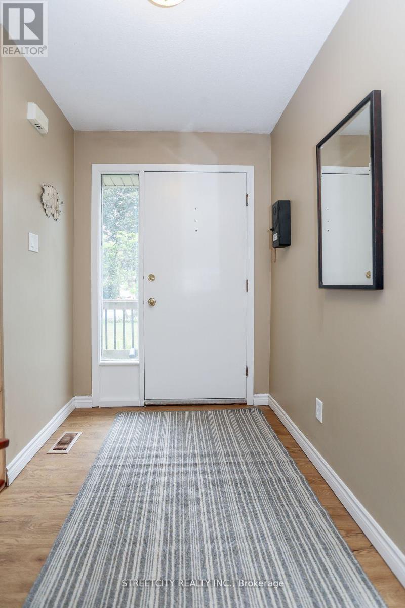 9 Cottonwood Crescent W, London North, Ontario  N6G 2Y7 - Photo 6 - X12447895