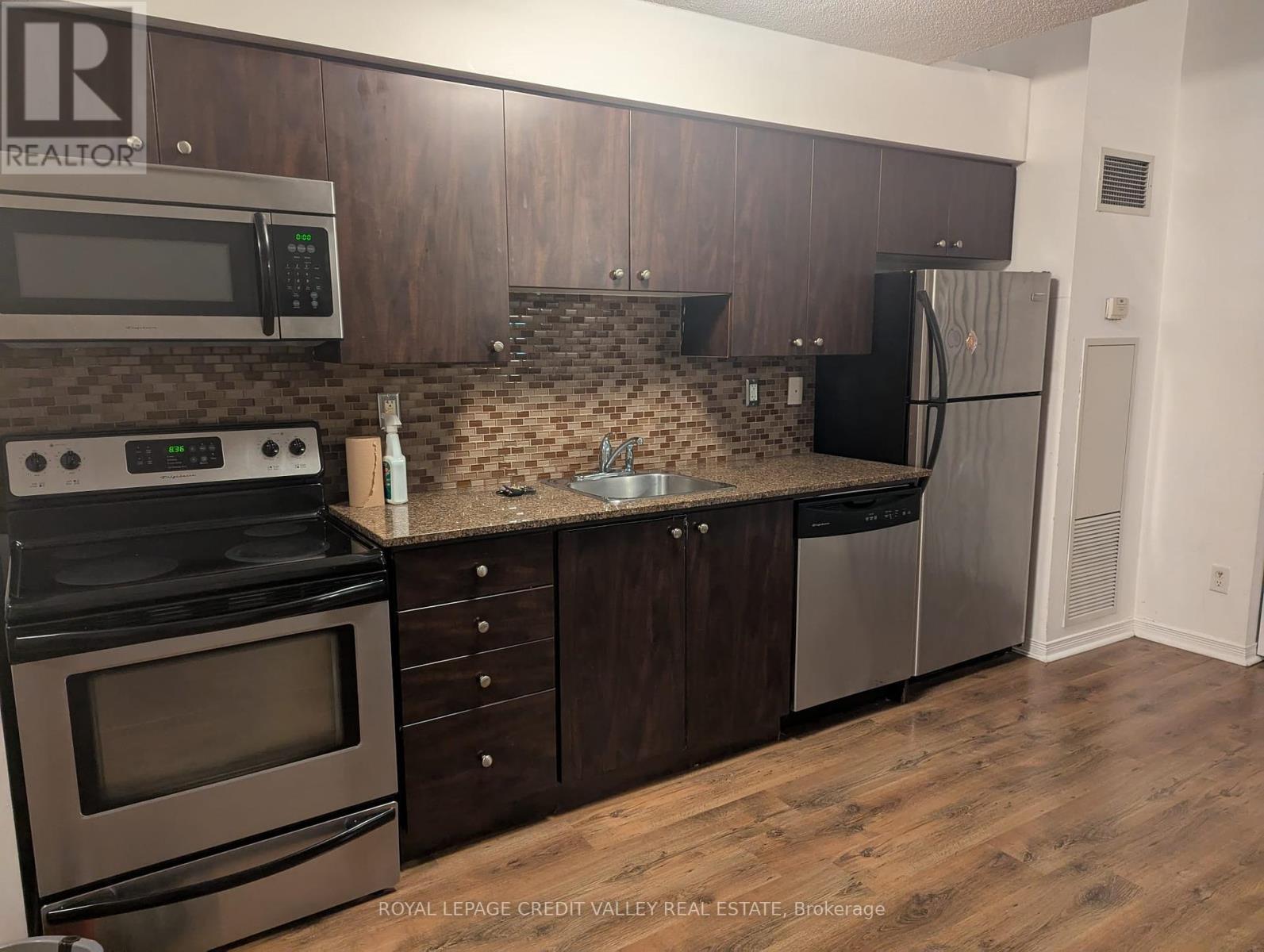 221 - 215 Queen Street, Brampton, Ontario  L6W 0A9 - Photo 12 - W12447365