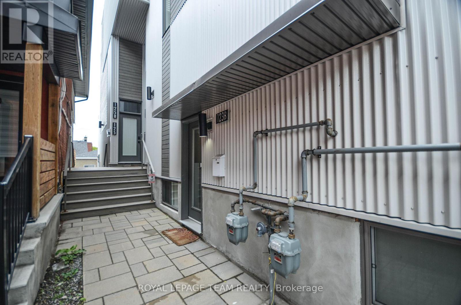 B - 123 Carruthers Avenue, Ottawa, Ontario  K1Y 1N4 - Photo 12 - X12447799