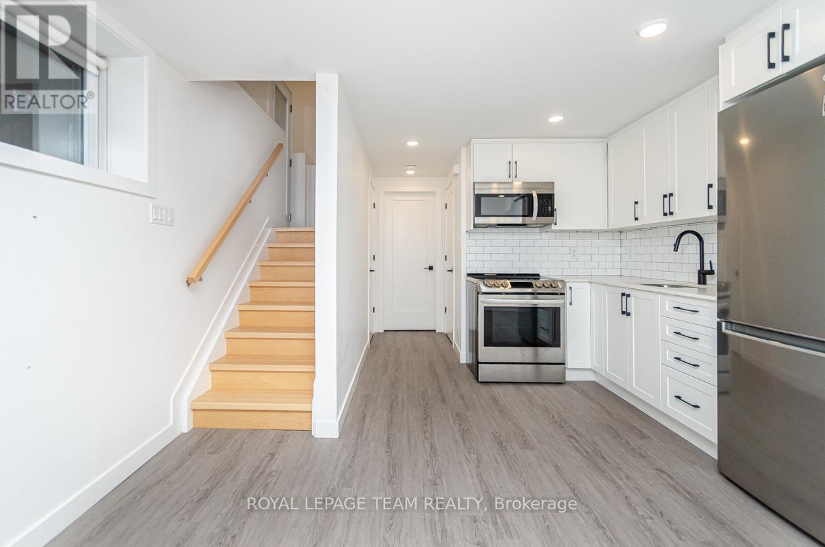 B - 123 Carruthers Avenue, Ottawa, Ontario  K1Y 1N4 - Photo 4 - X12447799