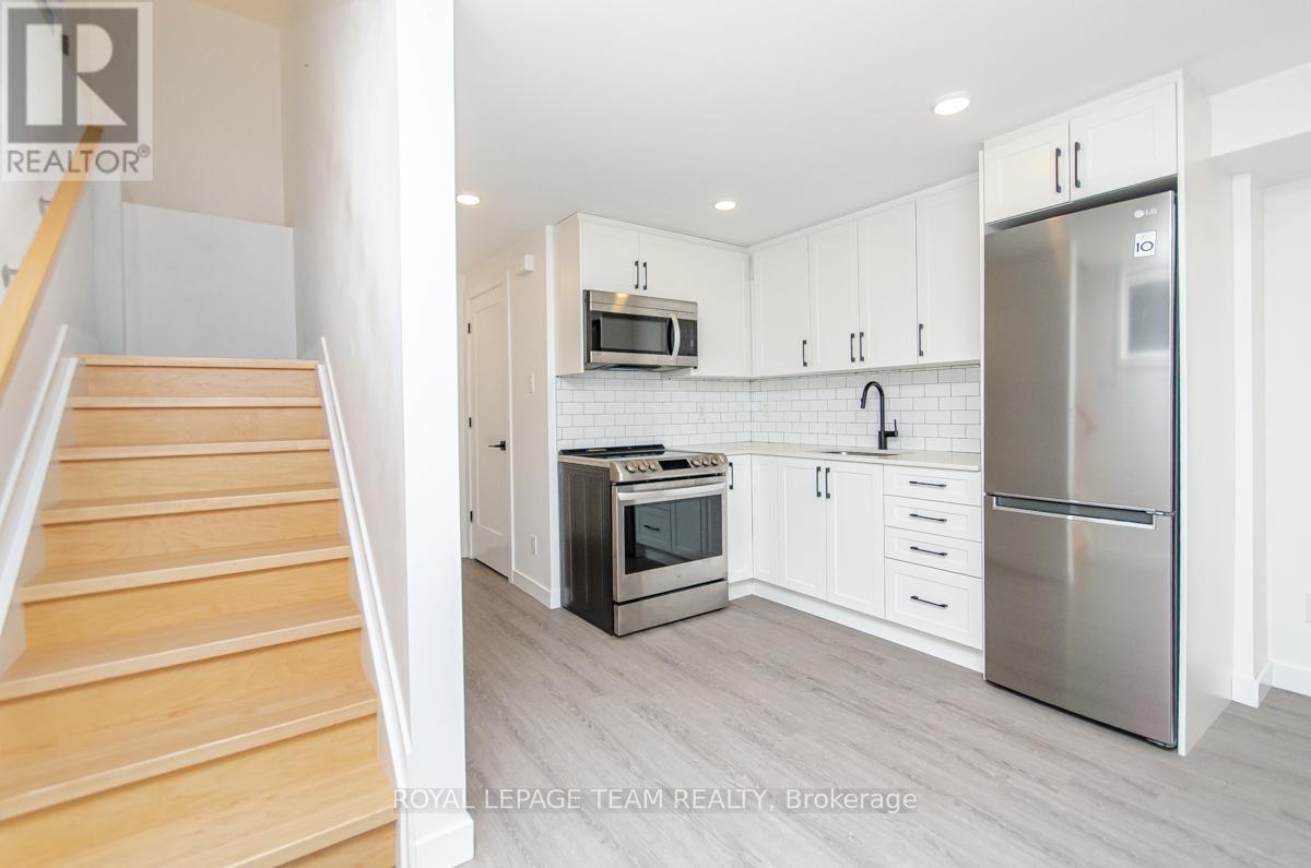B - 123 Carruthers Avenue, Ottawa, Ontario  K1Y 1N4 - Photo 5 - X12447799