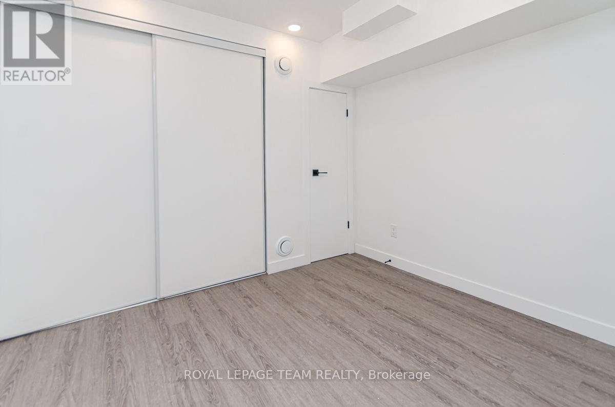 B - 123 Carruthers Avenue, Ottawa, Ontario  K1Y 1N4 - Photo 9 - X12447799