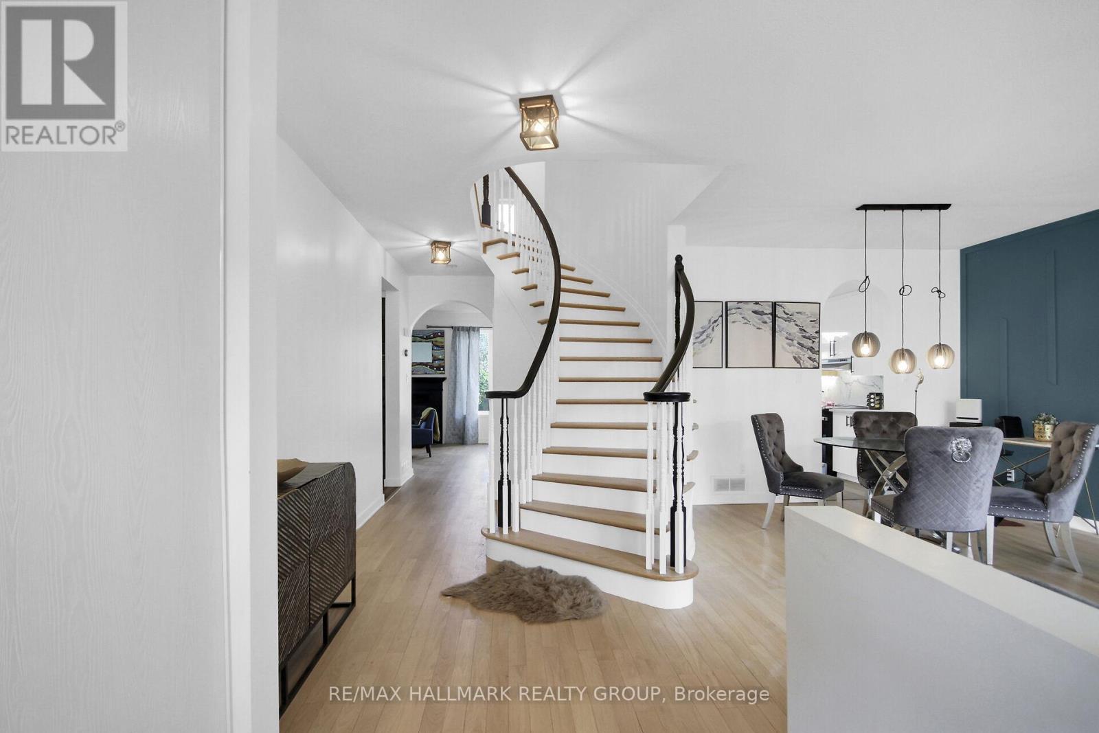 206 Annapolis Circle, Ottawa, Ontario  K1V 1Y9 - Photo 3 - X12447816