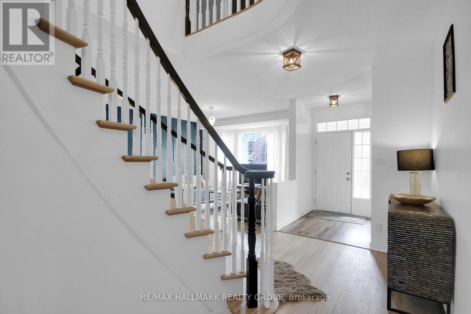 206 Annapolis Circle, Ottawa, Ontario  K1V 1Y9 - Photo 5 - X12447816