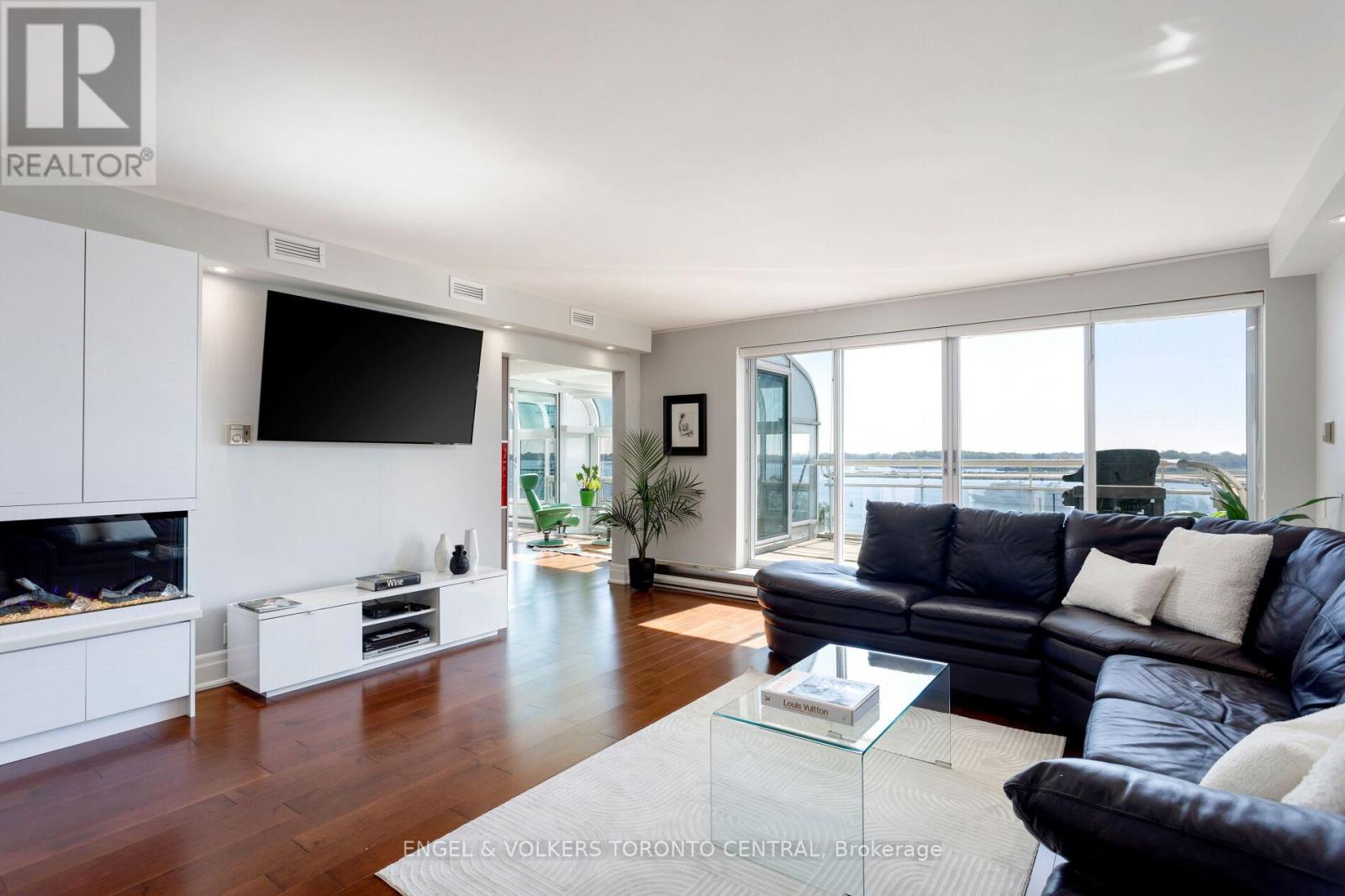 803e - 460 Queens Quay Way W, Toronto, Ontario  M5V 2Y5 - Photo 11 - C12447719