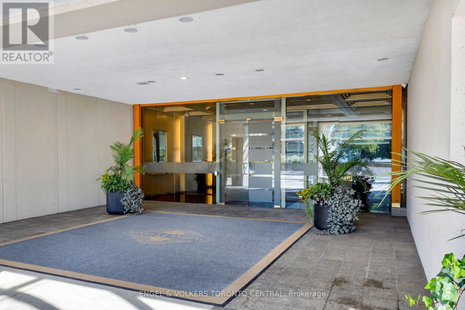 803e - 460 Queens Quay Way W, Toronto, Ontario  M5V 2Y5 - Photo 3 - C12447719