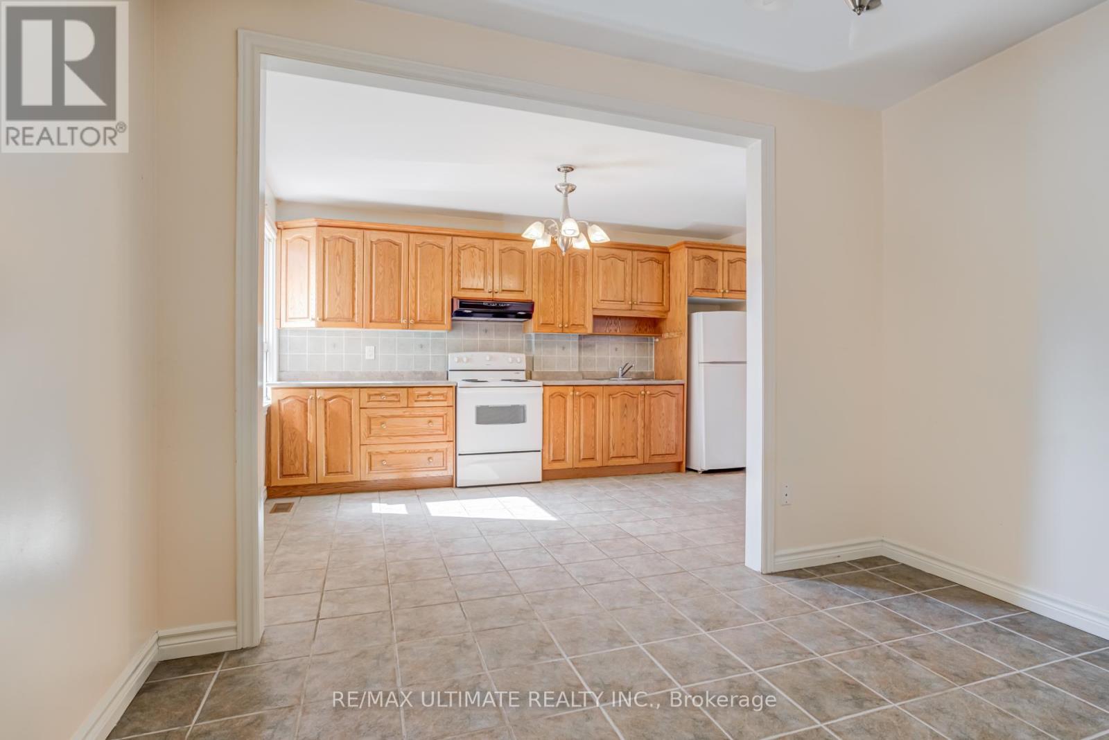 75 Amherst Avenue, Toronto (Oakwood Village), Ontario  M6E 1Z5 - Photo 10 - C12447739